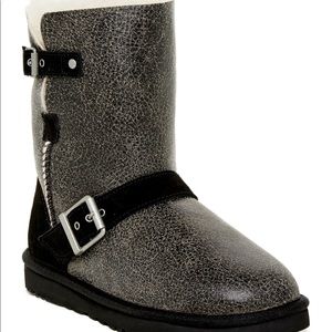 UGG Classic Short ‘DYLYN’ Boot